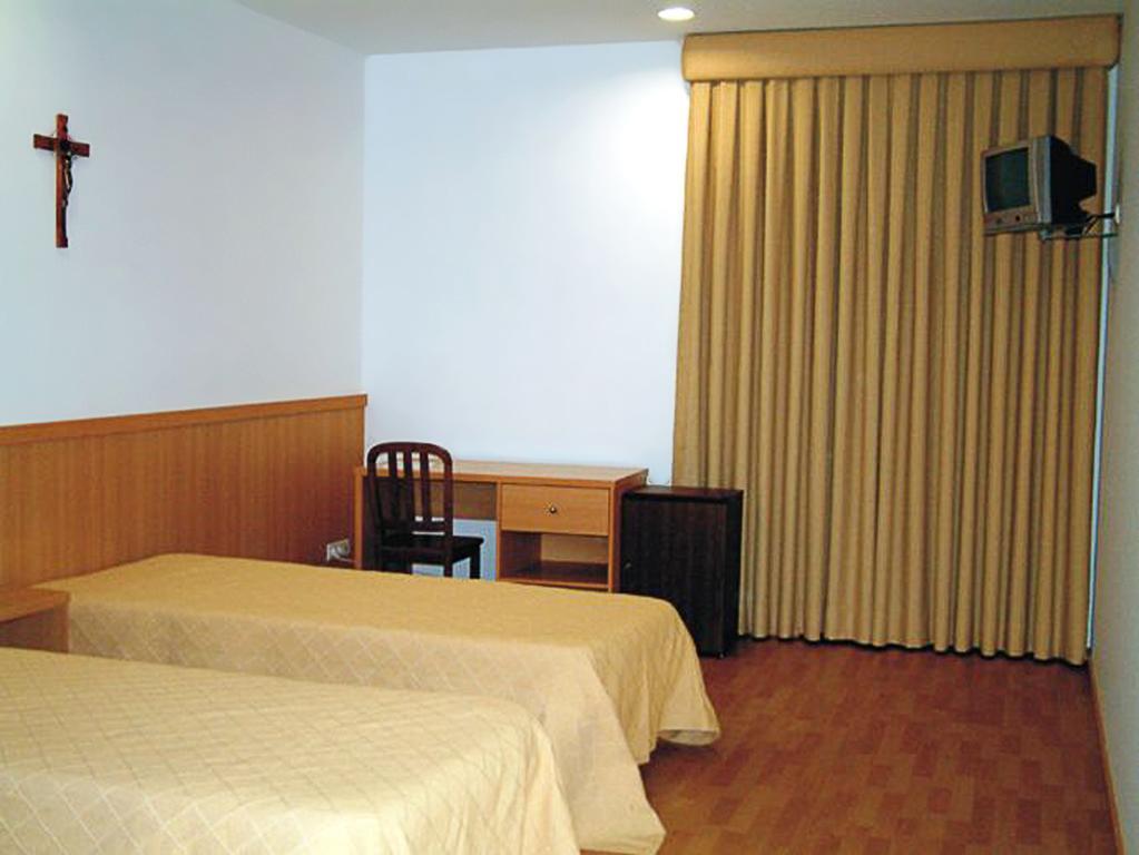 Casa De Retiros N. S. Perpetuo Socorro Hotel กิมาไรส์ ภายนอก รูปภาพ