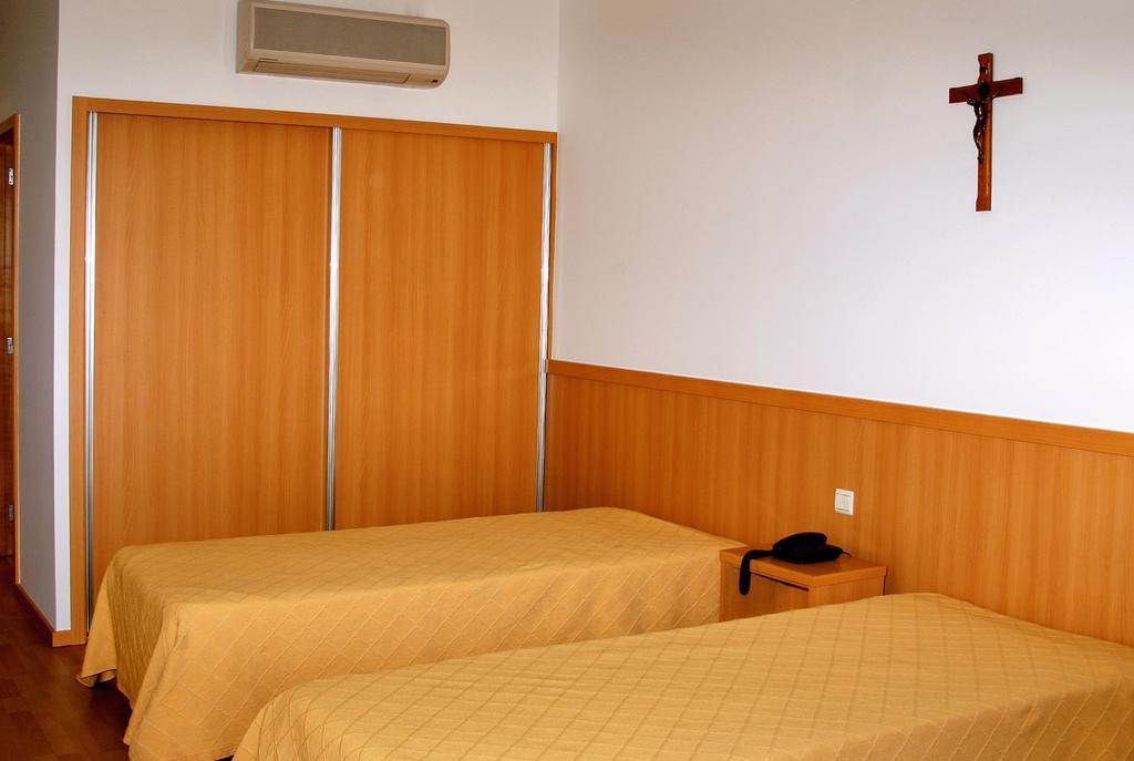 Casa De Retiros N. S. Perpetuo Socorro Hotel กิมาไรส์ ห้อง รูปภาพ
