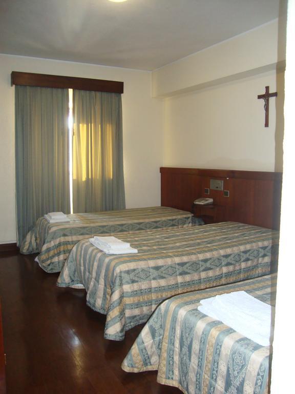 Casa De Retiros N. S. Perpetuo Socorro Hotel กิมาไรส์ ห้อง รูปภาพ
