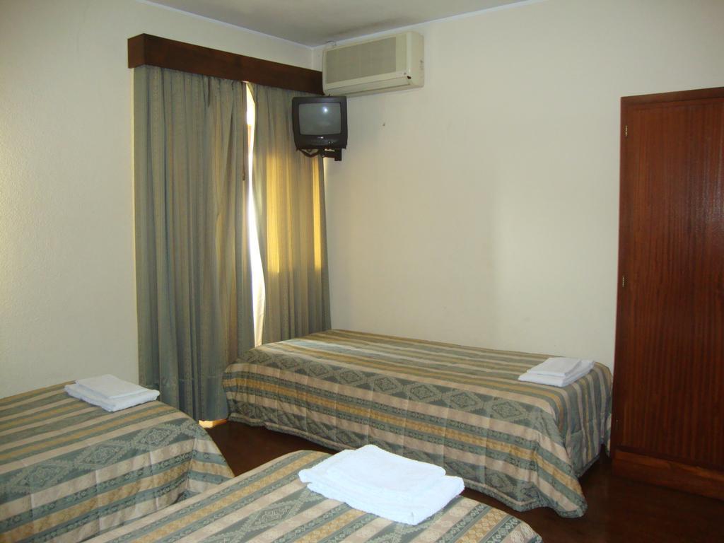 Casa De Retiros N. S. Perpetuo Socorro Hotel กิมาไรส์ ห้อง รูปภาพ