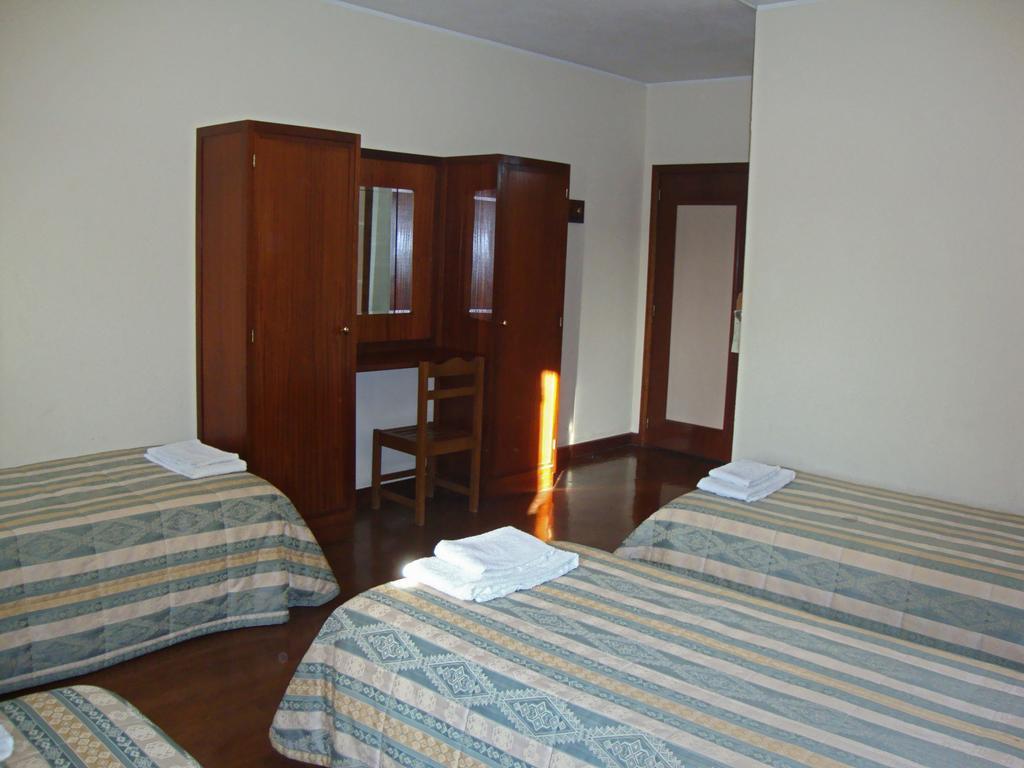 Casa De Retiros N. S. Perpetuo Socorro Hotel กิมาไรส์ ห้อง รูปภาพ