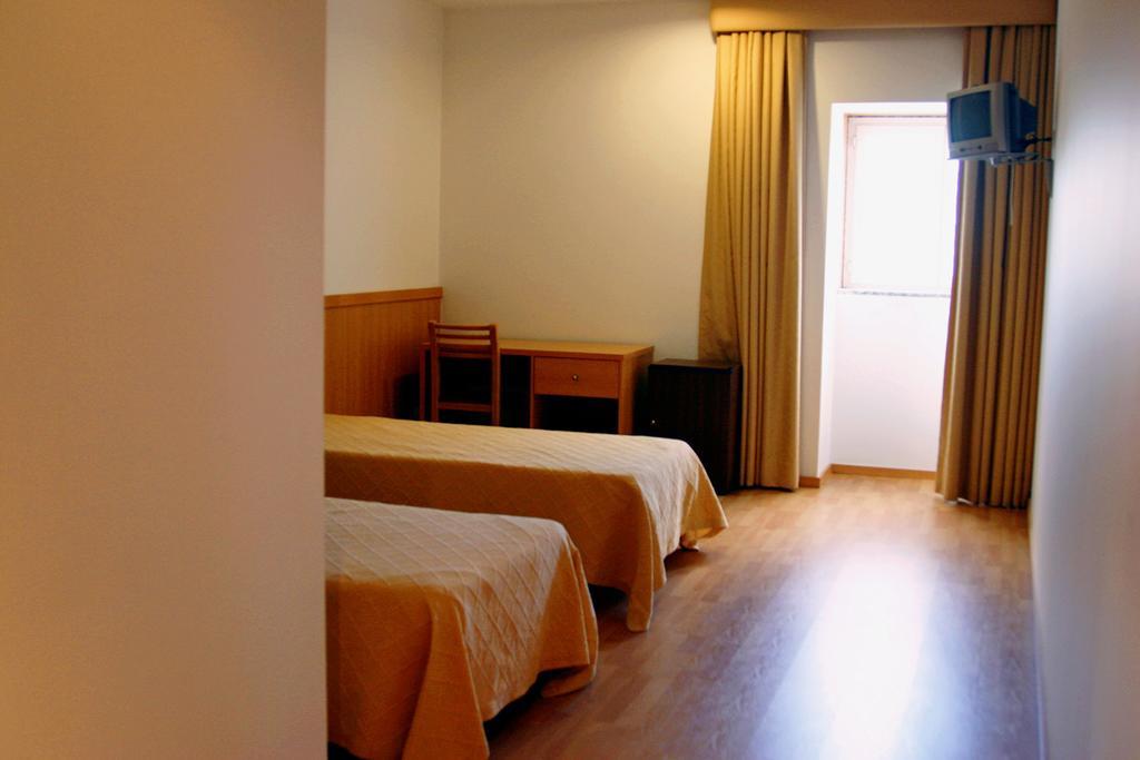 Casa De Retiros N. S. Perpetuo Socorro Hotel กิมาไรส์ ภายนอก รูปภาพ