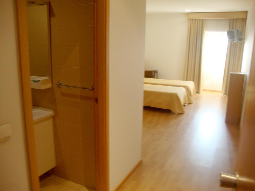 Casa De Retiros N. S. Perpetuo Socorro Hotel กิมาไรส์ ภายนอก รูปภาพ