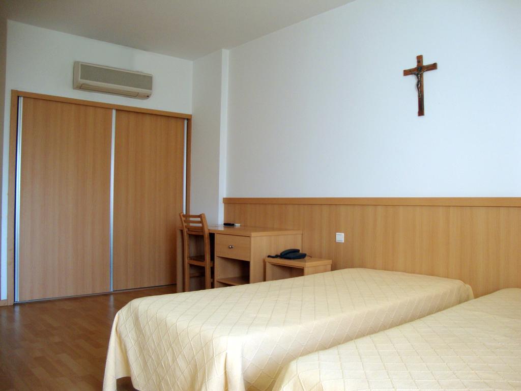 Casa De Retiros N. S. Perpetuo Socorro Hotel กิมาไรส์ ห้อง รูปภาพ